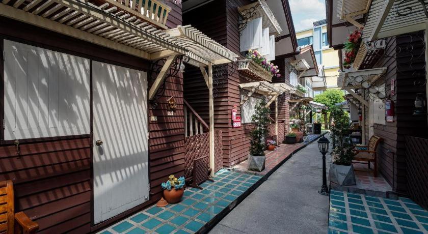 Resort Bangphlat Bangkok Exterior photo