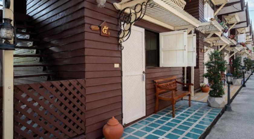 Resort Bangphlat Bangkok Exterior photo