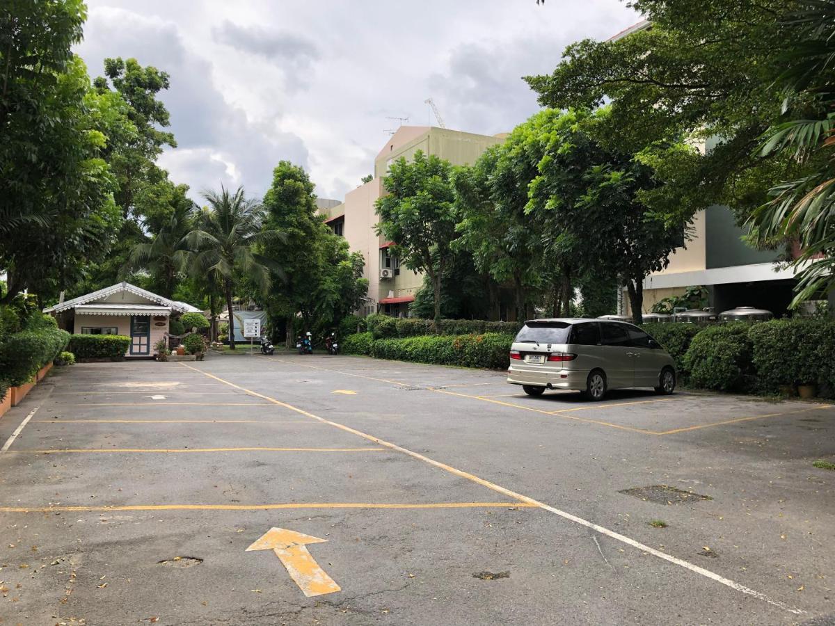 Resort Bangphlat Bangkok Exterior photo