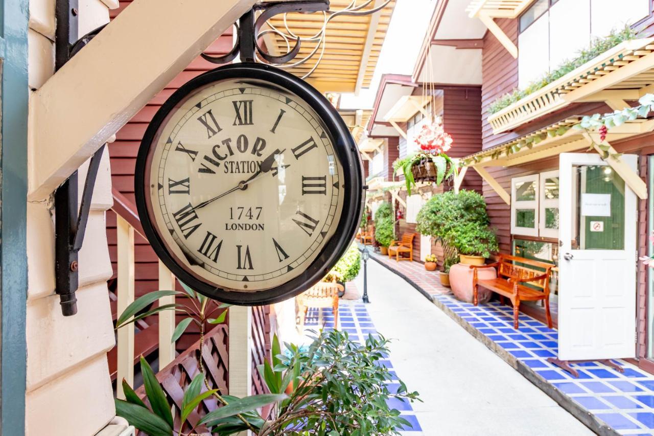 Resort Bangphlat Bangkok Exterior photo