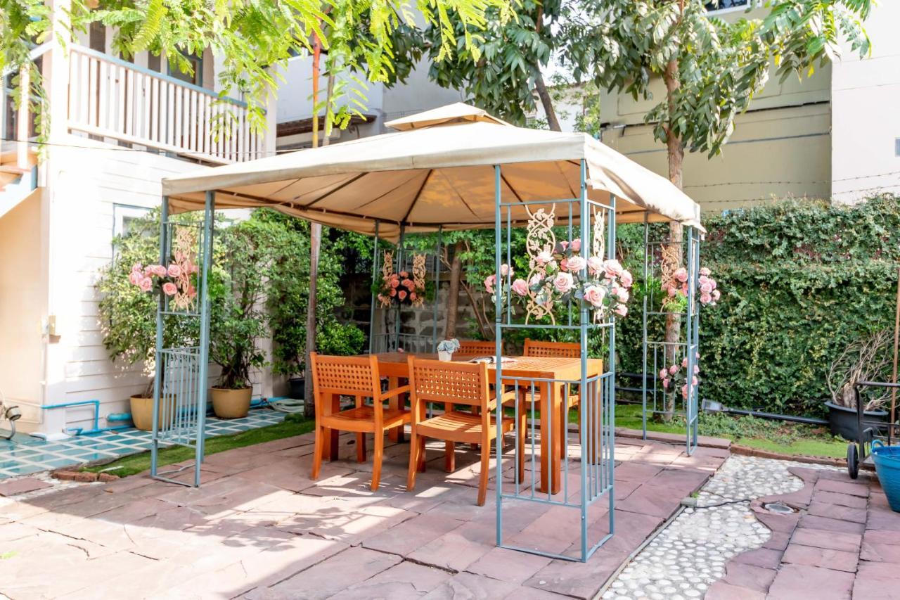 Resort Bangphlat Bangkok Exterior photo