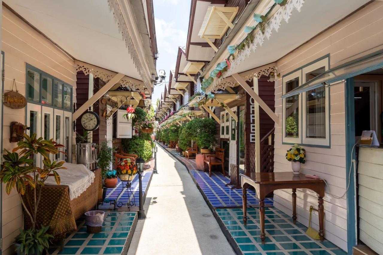 Resort Bangphlat Bangkok Exterior photo